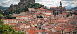 Le Puy-en-Velay vue panoramique, statue et cathédrale.