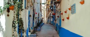 location jet privé dans une ruelle ensoleillée, Annaba