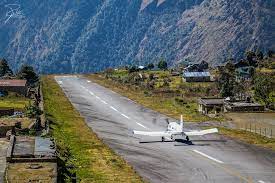 avion décollant de Aéroport Tenzing-Hillary – Népal