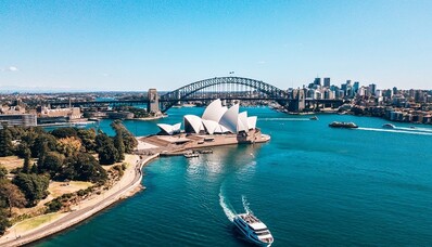 Port de Sydney : Opéra, pont, skyline et bateaux.