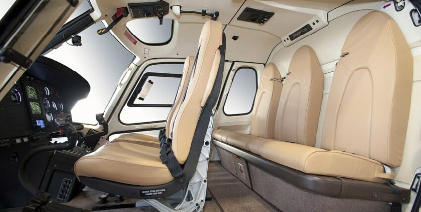 location hélicoptère - intérieur H125 avec sièges en cuir beige