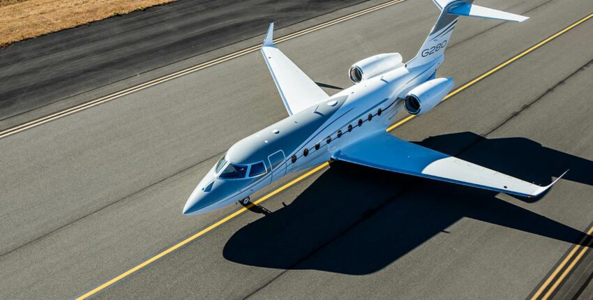 location jet privé : Gulfstream G280 taxiant sur piste.