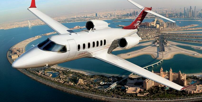location de jet privé survolant Palm Jumeirah et Dubaï.