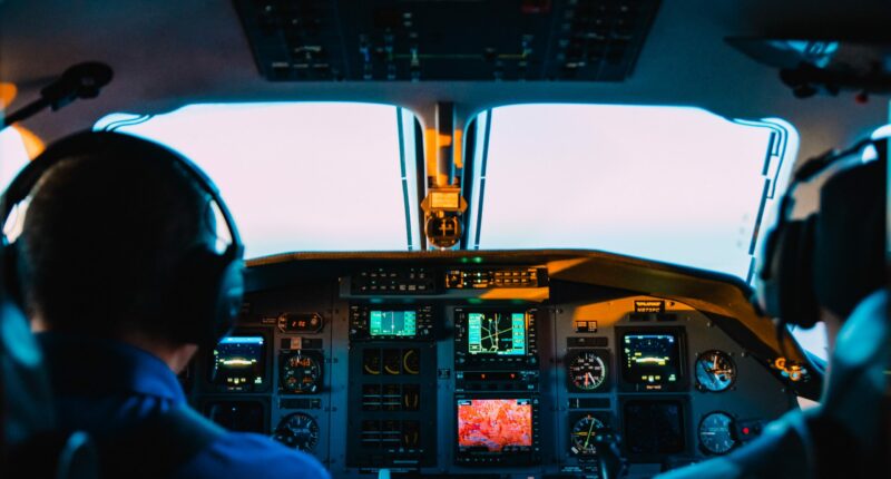 Cockpit pilote jet privé