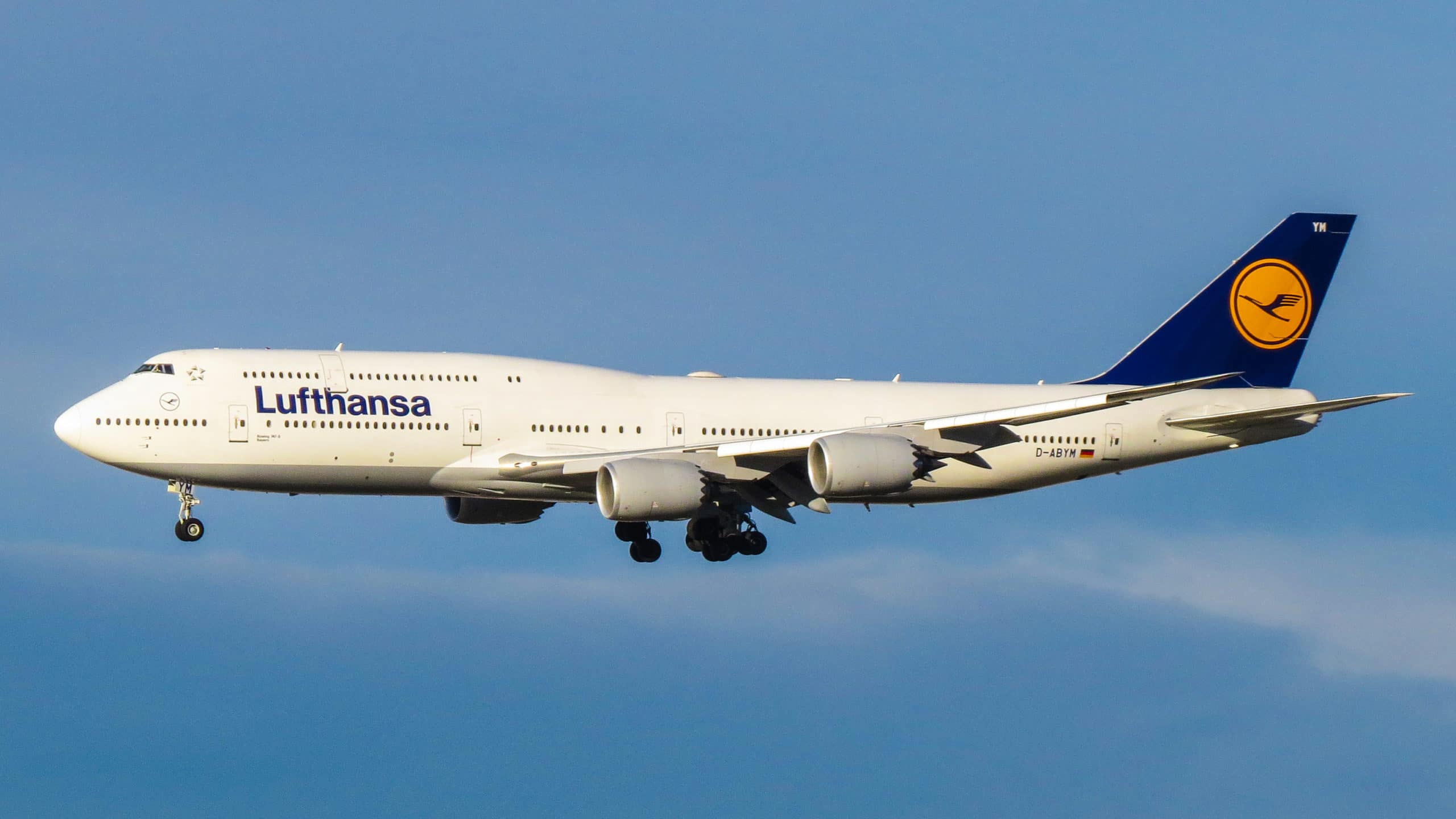 Lufthansa_Boeing_747-8