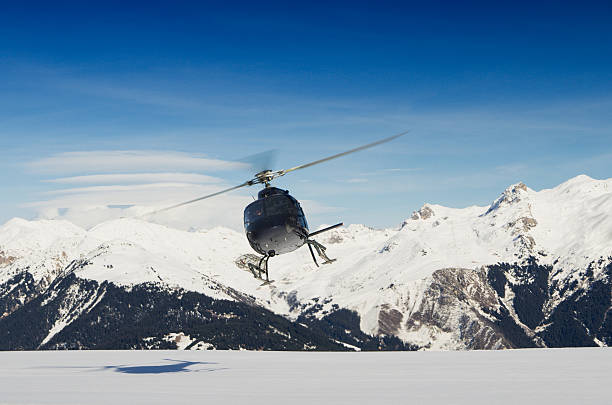 Hélicoptère décollage montagne