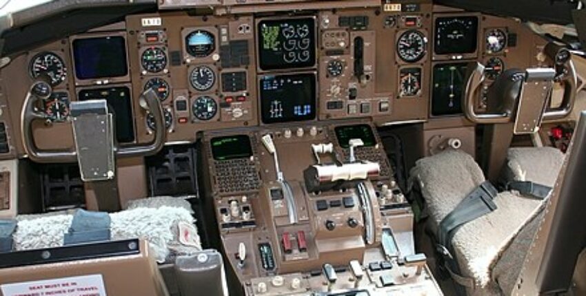 Boeing 767 cockpit
