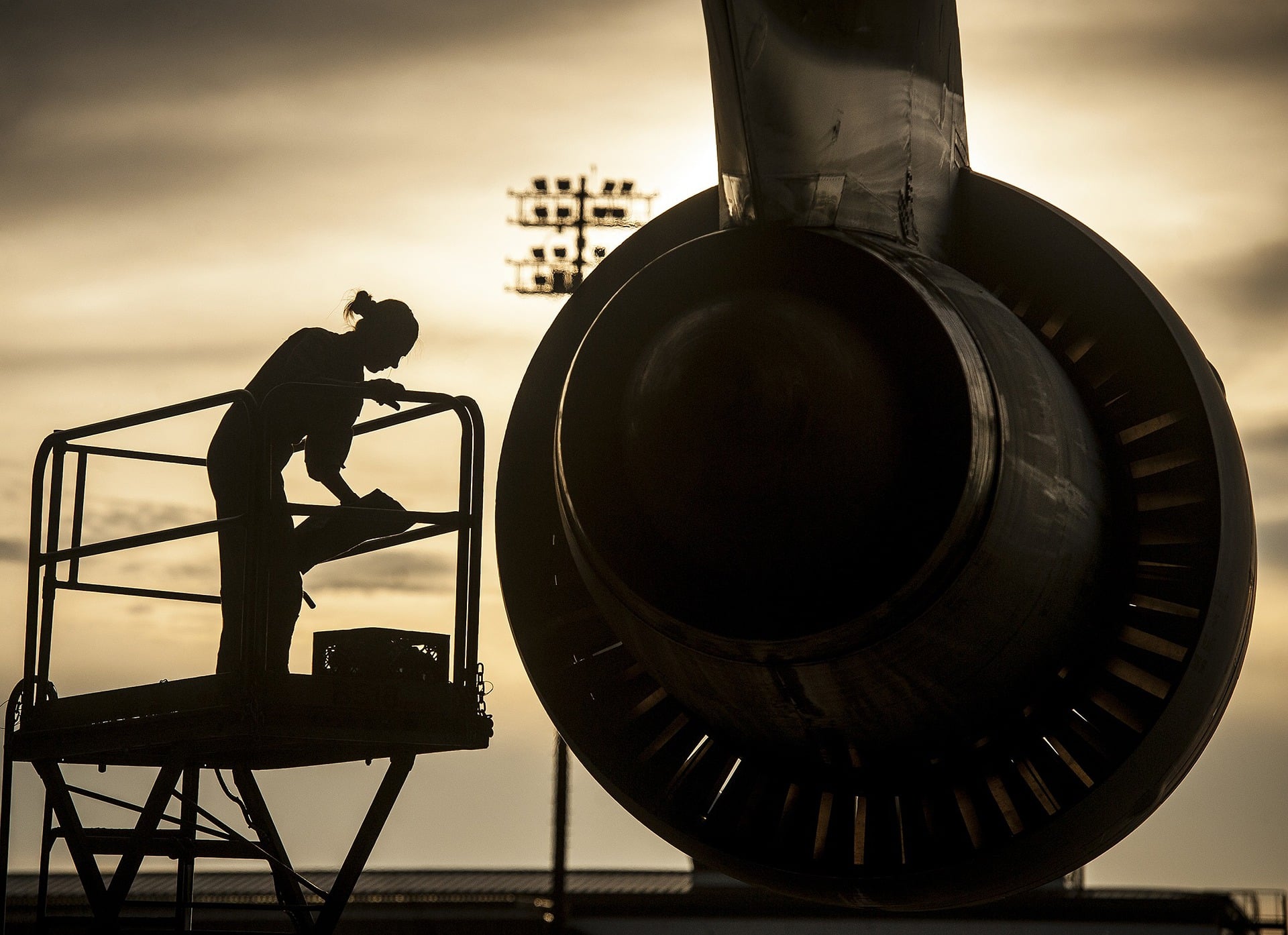 What is an aircraft maintenance engineer?