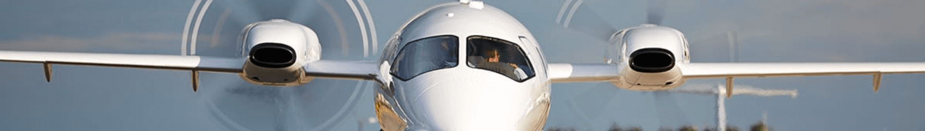 location de jet privé, avion blanc sur la piste.