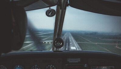 location de jet privé, vue cockpit atterrissage, instruments
