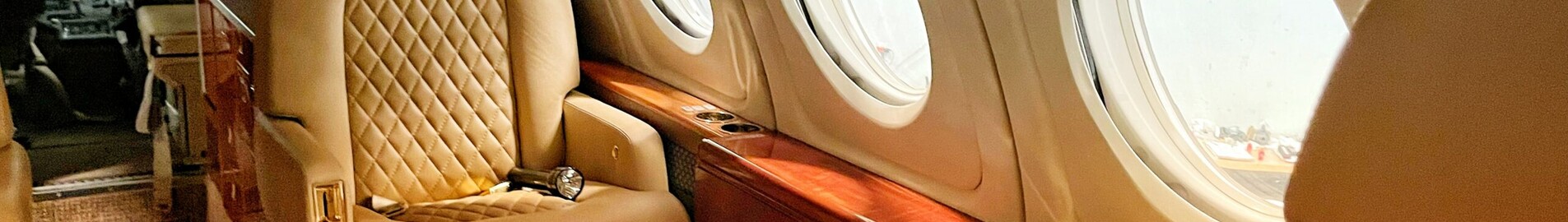 Intérieur d'un jet privé certifié transport public de passagers