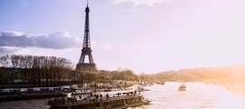 Hotel de luxe palace Shangri La Paris vue sur la Seine et la Tour Eiffel