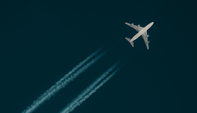 avion dans le ciel