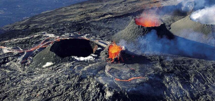 Eruption Piton de La Fournaise grandes pentes cartedelareunion fr © Serge Gelabert 1204×800