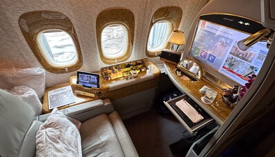 En 2025, les UHNWIs préfèrent le private jet à la première classe